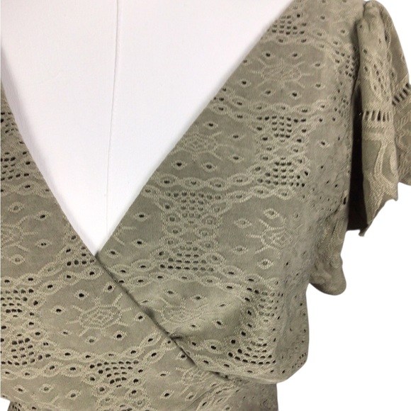 Urban Romantics Eyelet Smocked Top Large - Picture 2 of 8